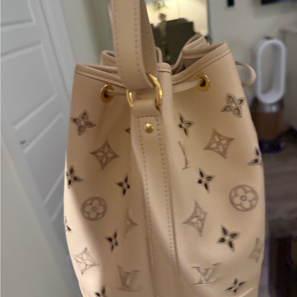Louis Vuitton Beige Monogram Shoulder Bag - Picture 4 of 6